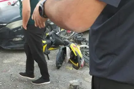 Masazırda avtomobil motosikleti vurdu - VİDEO