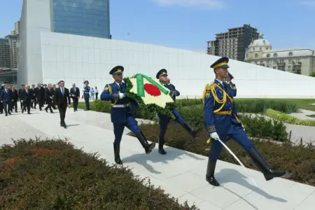Türkmənistan Prezidenti Zəfər parkını ziyarət etdi