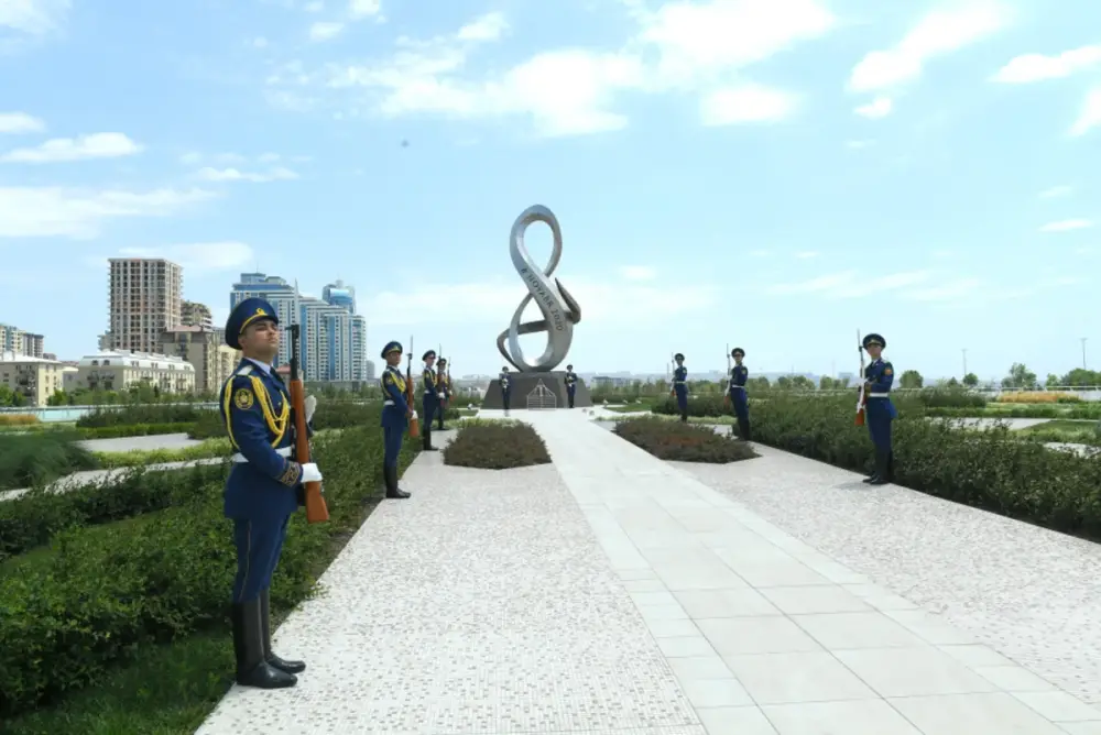Türkmənistan Prezidenti Zəfər parkını ziyarət etdi