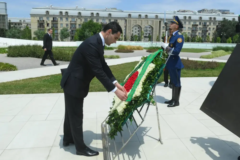 Türkmənistan Prezidenti Zəfər parkını ziyarət etdi