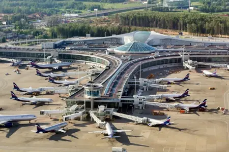 Moskvanın bütün aeroportlarında uçuşlar dayandırıldı