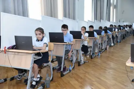 Nazir şagirdlərin monitorinq imtahanında sual kitabçalarının yığılmasına aydınlıq gətirdi
