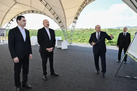 Füzulinin dağıdılmış yerlərinə baxdılar - Fotolar