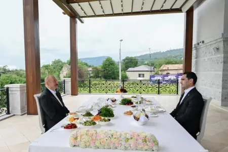 Prezidentlər Şuşada birgə nahar etdilər