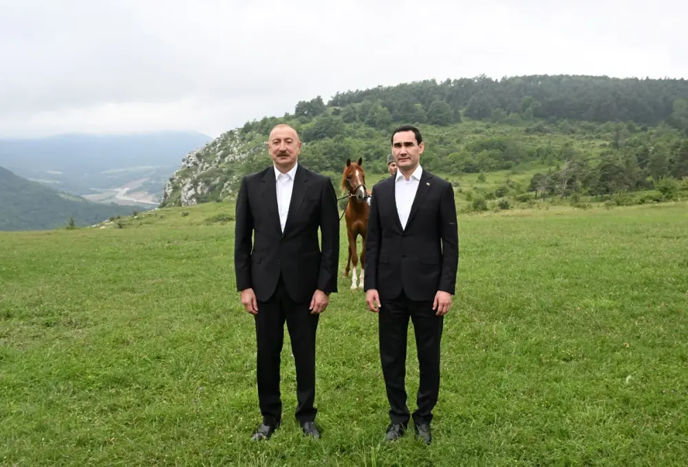 Türkmənistan Prezidentinə Qarabağ atı hədiyyə edildi