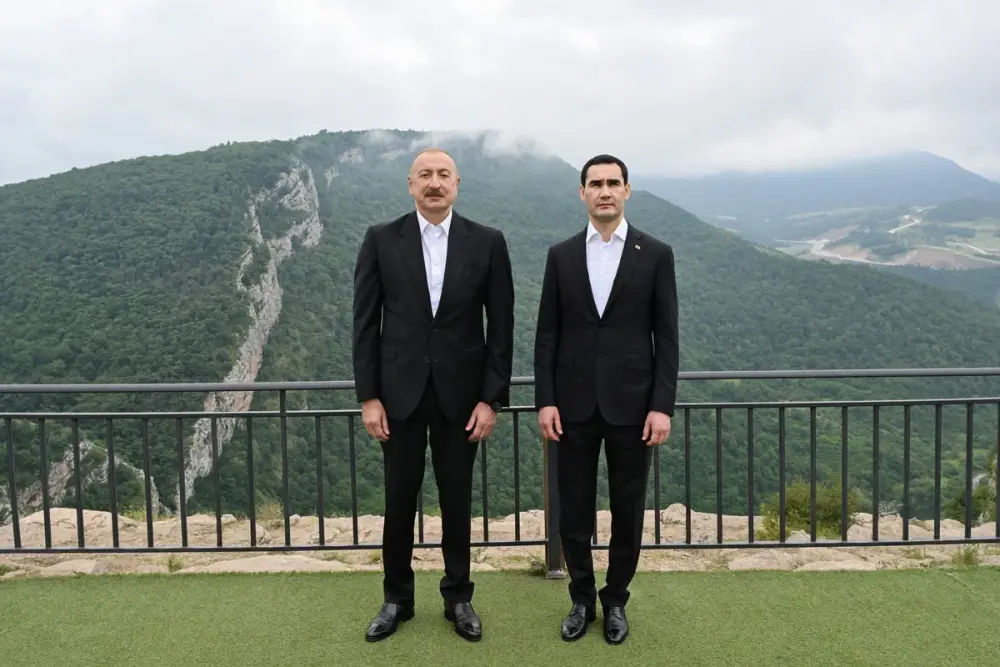 Türkmənistan Prezidentinə Qarabağ atı hədiyyə edildi