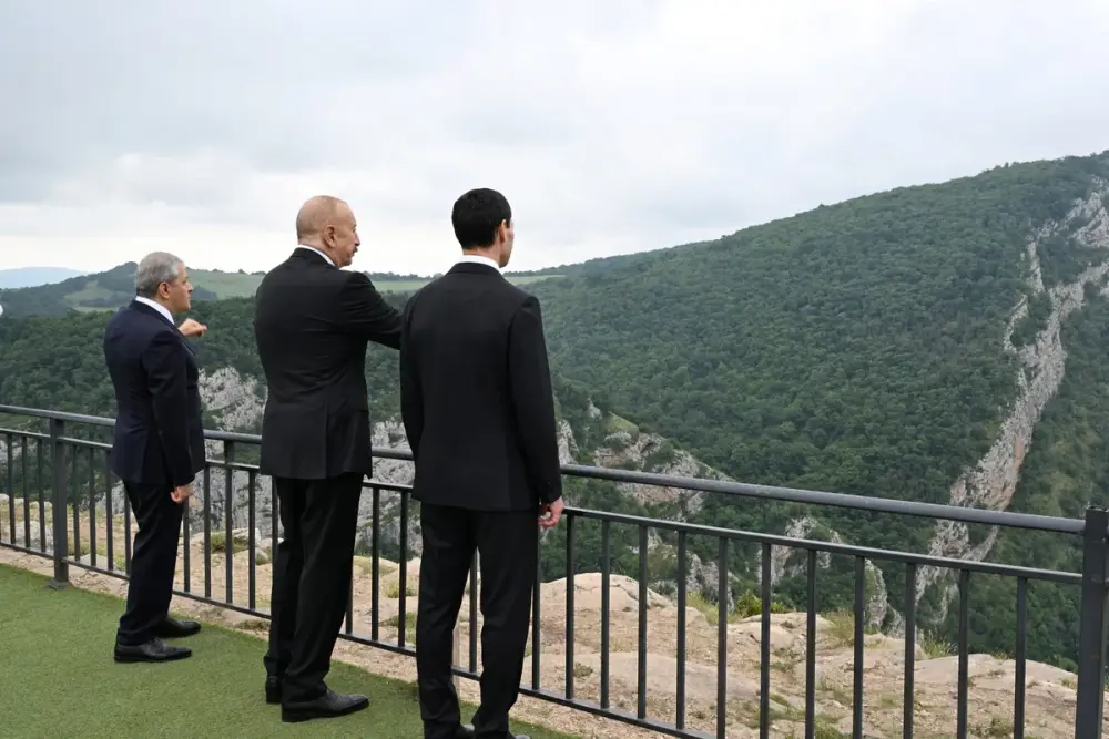 Türkmənistan Prezidentinə Qarabağ atı hədiyyə edildi