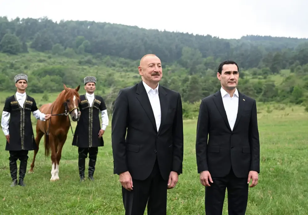 Türkmənistan Prezidentinə Qarabağ atı hədiyyə edildi