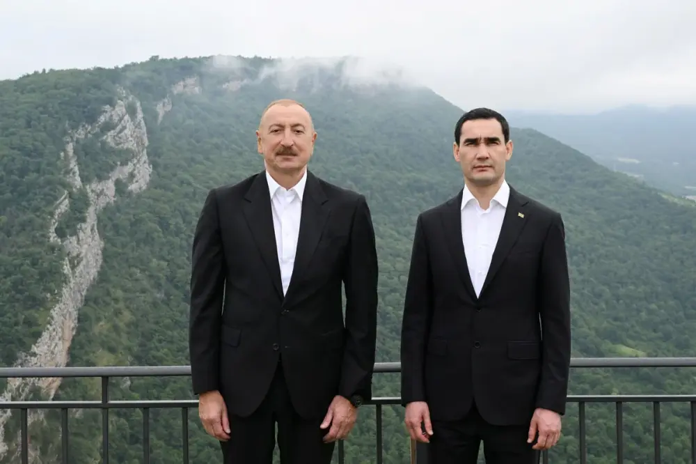 Türkmənistan Prezidentinə Qarabağ atı hədiyyə edildi