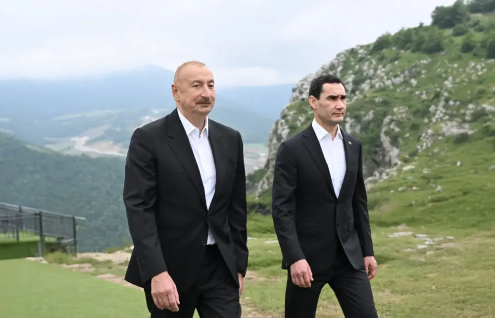 Türkmənistan Prezidentinə Qarabağ atı hədiyyə edildi