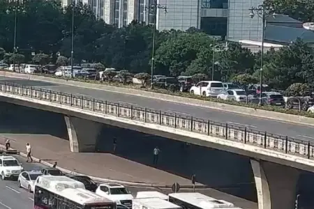 Bəzi yollarda tıxac yarandı - SİYAHI
