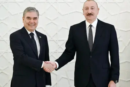 İlham Əliyev Qurbanqulu Berdiməhəmmədovla telefonla danışdı