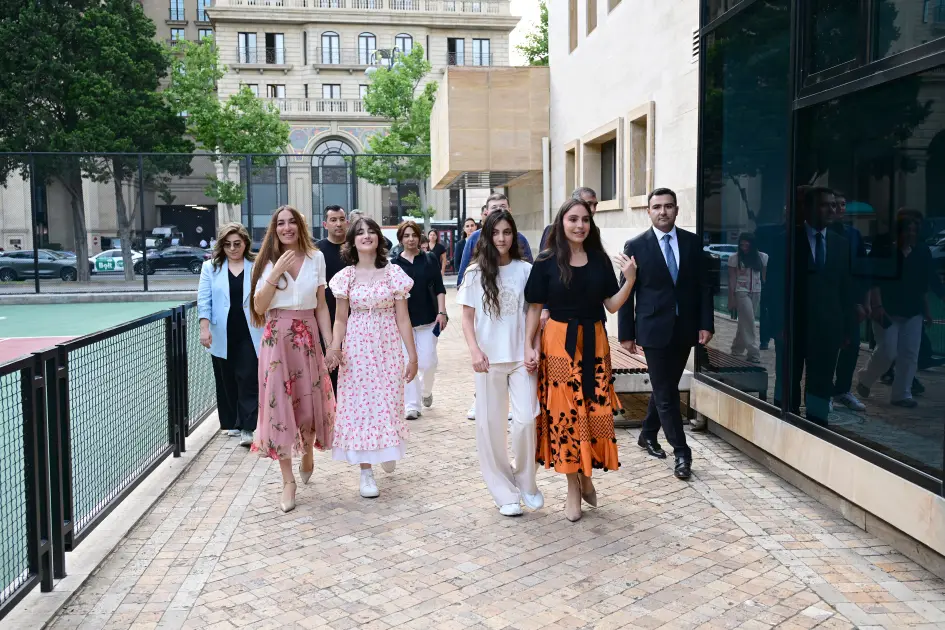 Leyla və Arzu Əliyevalar Dənizkənarı Milli Parkda - Fotolar - Yenilənib