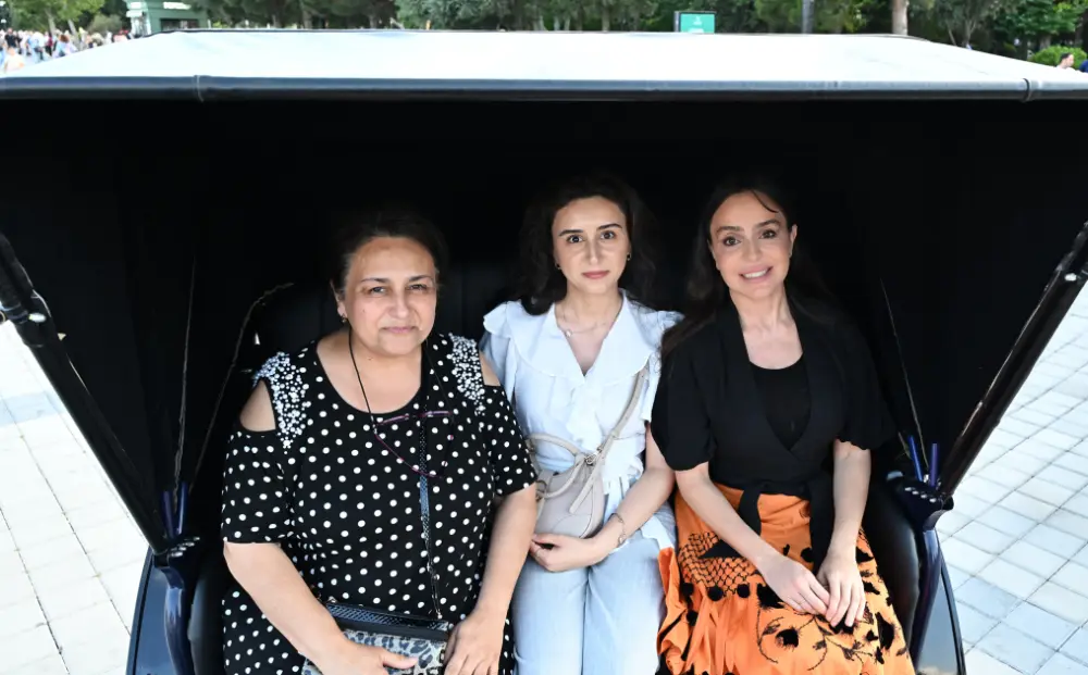 Leyla və Arzu Əliyevalar Dənizkənarı Milli Parkda - Fotolar - Yenilənib