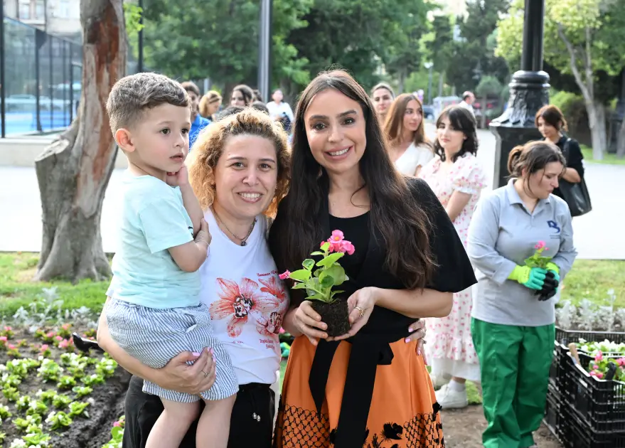 Leyla və Arzu Əliyevalar Dənizkənarı Milli Parkda - Fotolar - Yenilənib
