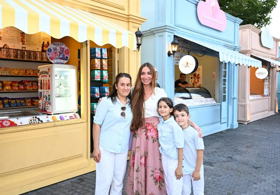 Leyla Əliyeva və Arzu Əliyeva “CandyFest” yay festivalında - FOTOLAR
