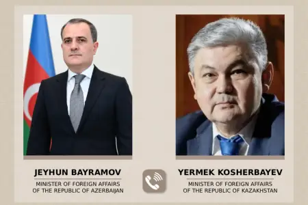 Ceyhun Bayramov qazaxıstanlı həmkarı ilə telefonla danışdı
