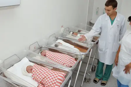 Azərbaycanlı ata doğum evində qızını oğlanla dəyişib, qaçdı