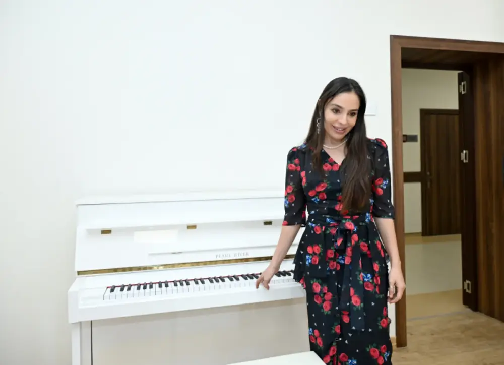 Leyla Əliyeva Şəkidə Uşaq evi sosial xidmət müəssisəsinin sakinləri ilə görüşdü