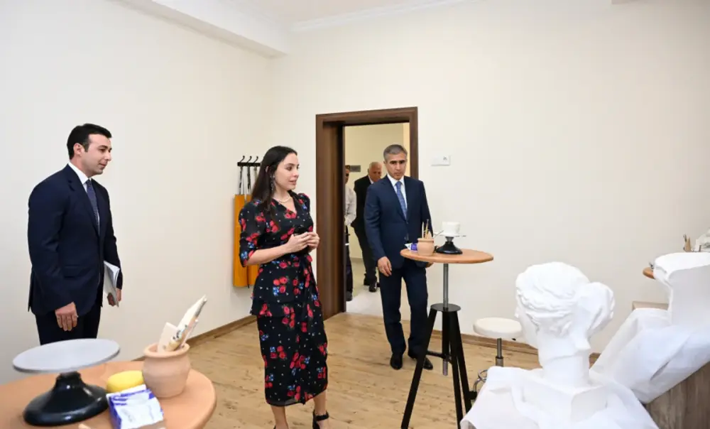 Leyla Əliyeva Şəkidə Uşaq evi sosial xidmət müəssisəsinin sakinləri ilə görüşdü