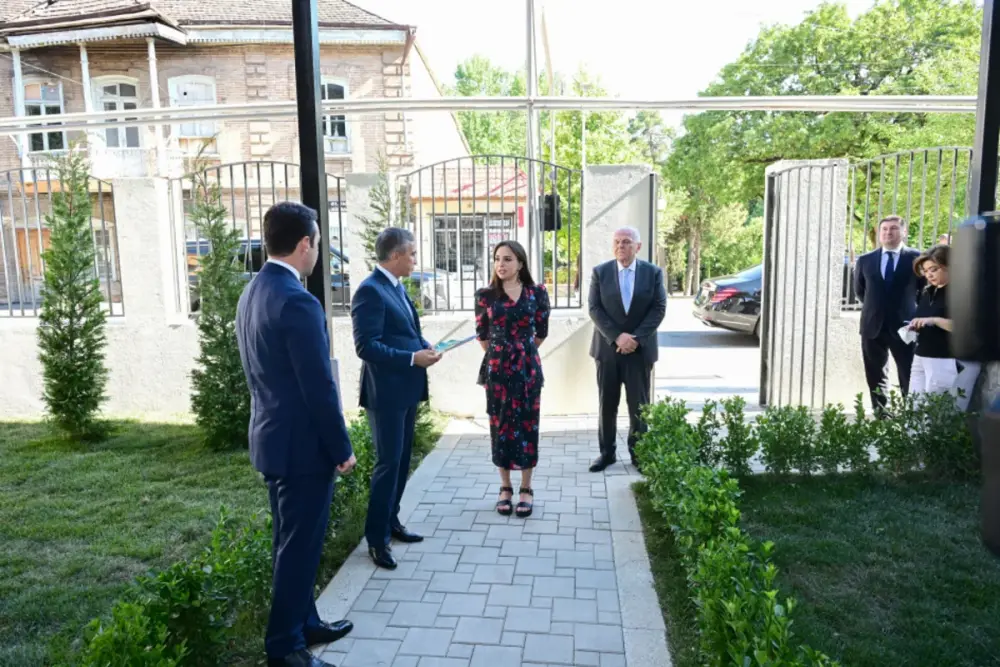 Leyla Əliyeva Şəkidə Uşaq evi sosial xidmət müəssisəsinin sakinləri ilə görüşdü