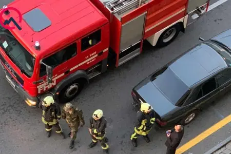 Bakıda yaşayış kompleksində yanğın - Maşınlara ziyan dəydi