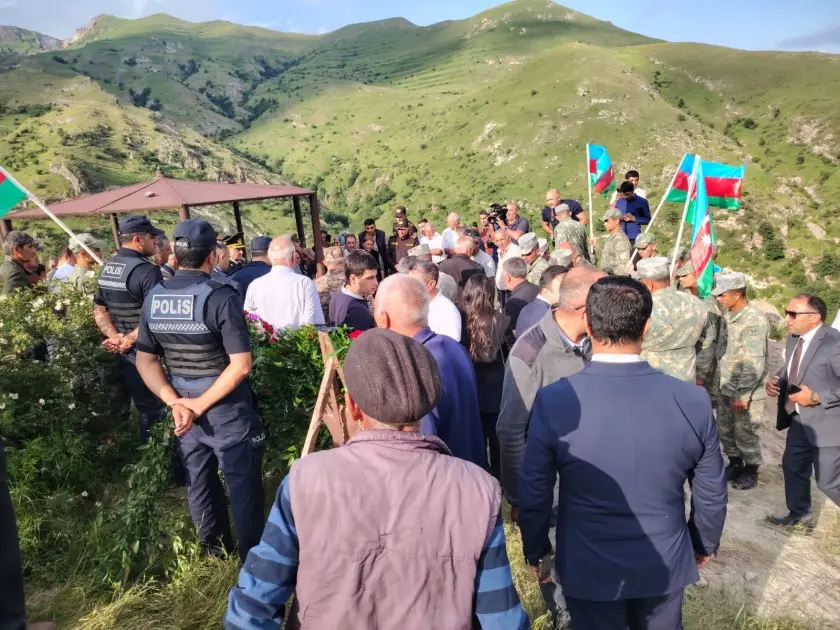33 il əvvəl itkin düşən Mədinə Babayevanın qalıqları Kəlbəcərdə torpağa tapşırıldı 