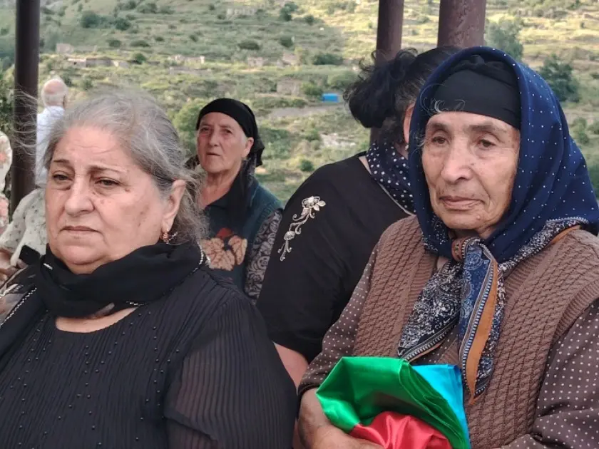 33 il əvvəl itkin düşən Mədinə Babayevanın qalıqları Kəlbəcərdə torpağa tapşırıldı 