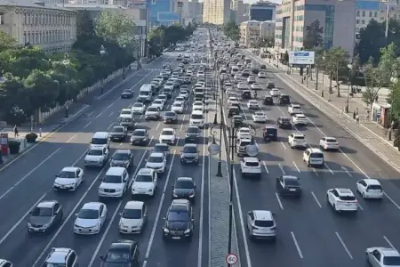 Bu küçələrdə sıxlıq var 