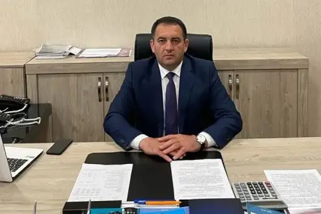 Xətai bələdiyyəsinin sədri bıçaqlandı - Restoranında ofisant işləyən şəxs həbs edildi