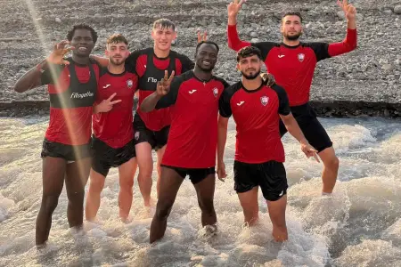 “Qəbələ”nin futbolçuları çayda belə dincəldi - Fotolar