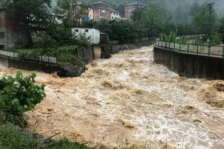 Balakəndə 43 yaşlı kişini sel apardı