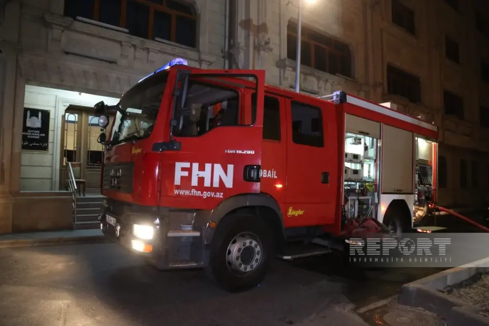 Bakıda ikimərtəbəli ev yanıb kül oldu