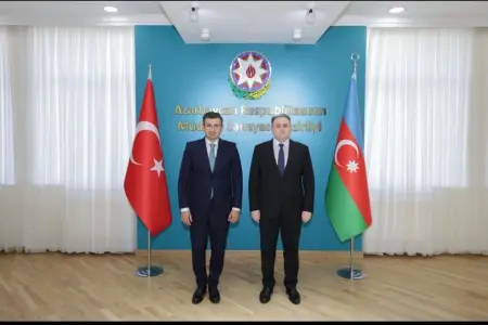 Vüqar Mustafayev Səlcuq Bayraktarla hərbi-texniki əməkdaşlığı müzakirə etdi