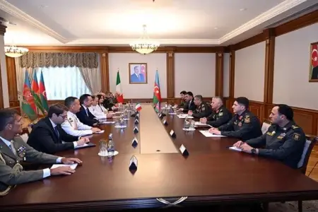 Zakir Həsənov italiyalı admiralı qəbul etdi