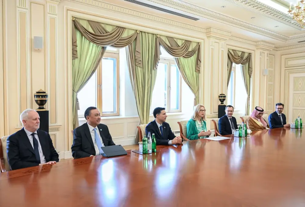 Prezident İlham Əliyev bir sıra beynəlxalq qurumların rəhbər şəxslərini qəbul etdi