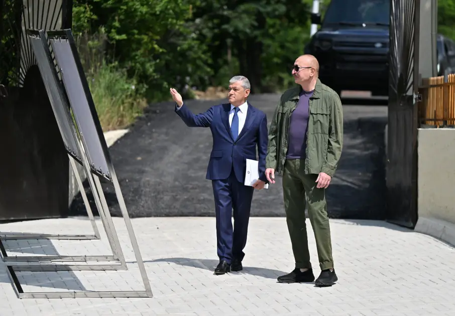 Prezident Kiçik Qaladərəsində sakinlərlə görüşdü - FOTO
