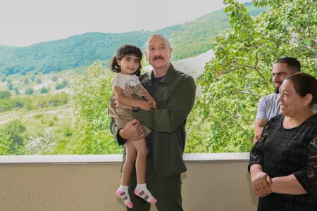 “O biri qız hanı? Onunla ayrı çəkdirərik” - Video