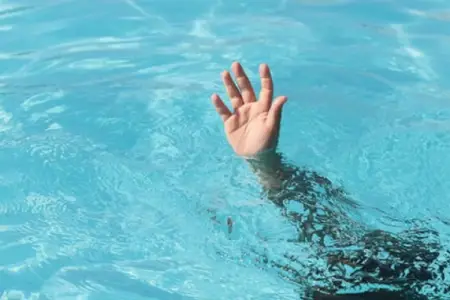 5 yaşlı uşaq hovuzda boğularaq öldü