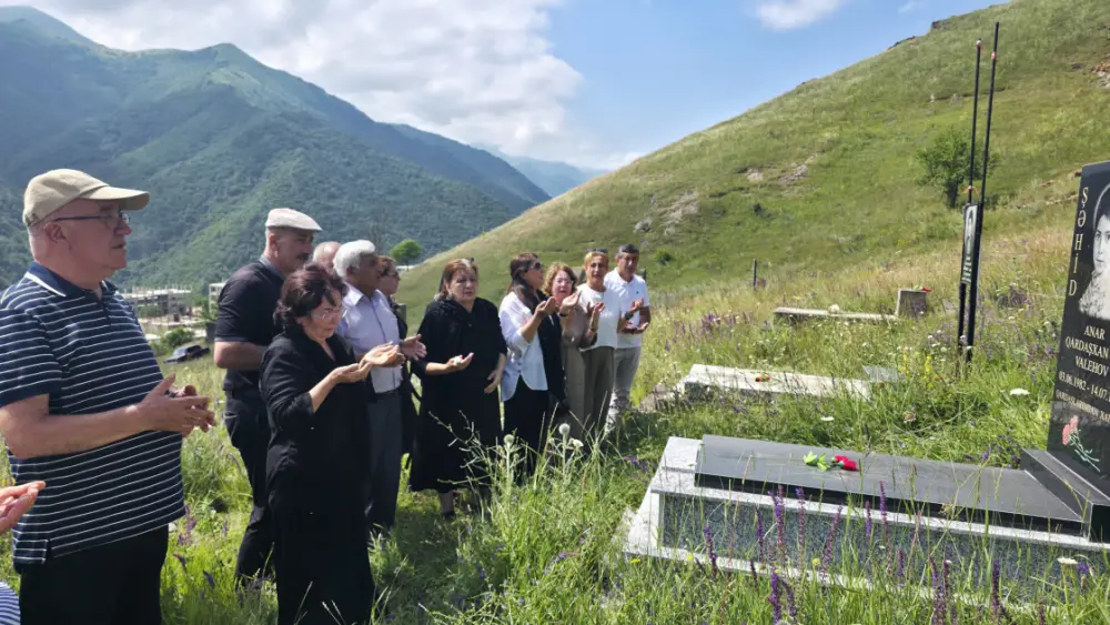 Helikopter qəzasında həlak olan 8 azyaşlının xatirəsi anıldı - FOTO