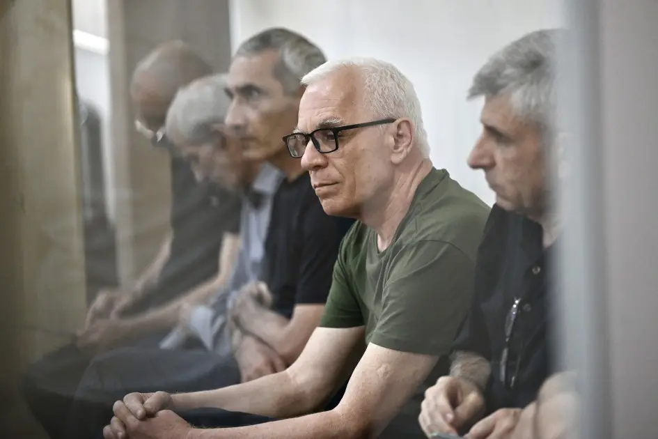 Ermənistan vətəndaşları hökmlə razılaşmadılar