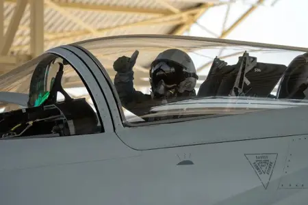 Pilotlarımız çətin döyüş manevrləri üzrə tapşırıqlar yerinə yetiriblər - FOTOLAR