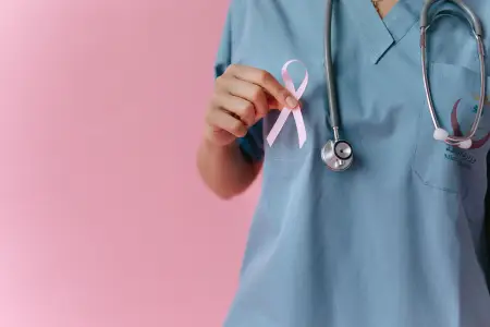 Həkim döş xərçənginin cavanlaşmasının səbəblərini açıqladı