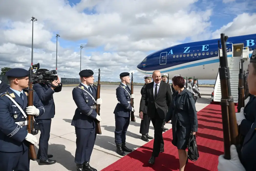 Prezident İlham Əliyev Almaniyaya səfər etdi – FOTOLAR
