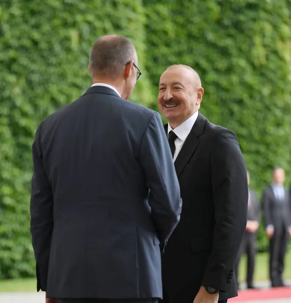 İlham Əliyevin Berlində rəsmi qarşılanma mərasimi keçirildi- FOTOLAR