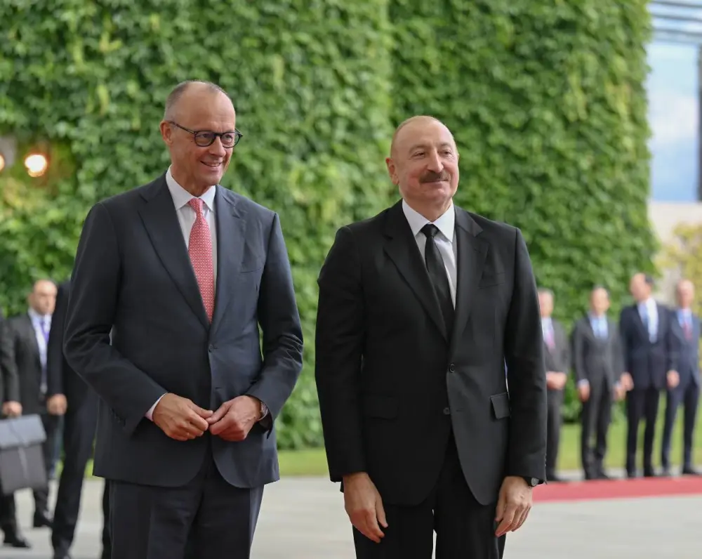 İlham Əliyevin Berlində rəsmi qarşılanma mərasimi keçirildi- FOTOLAR