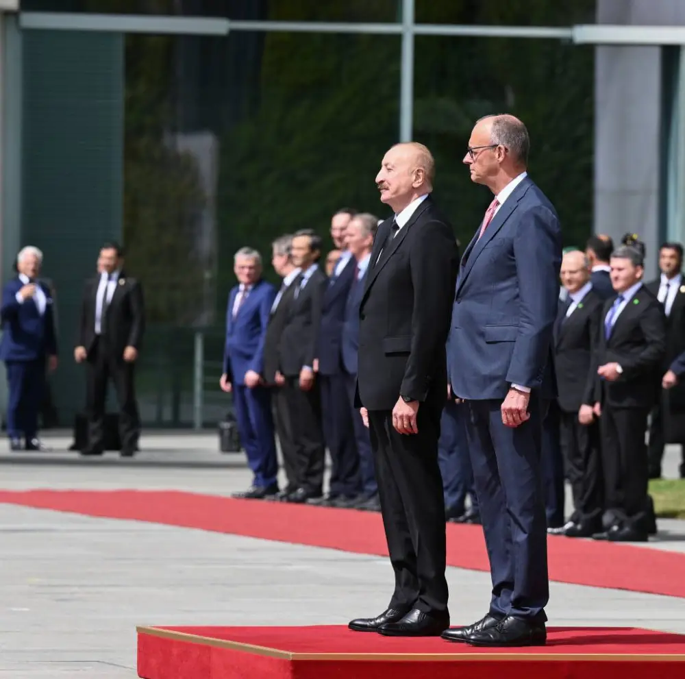 İlham Əliyevin Berlində rəsmi qarşılanma mərasimi keçirildi- FOTOLAR