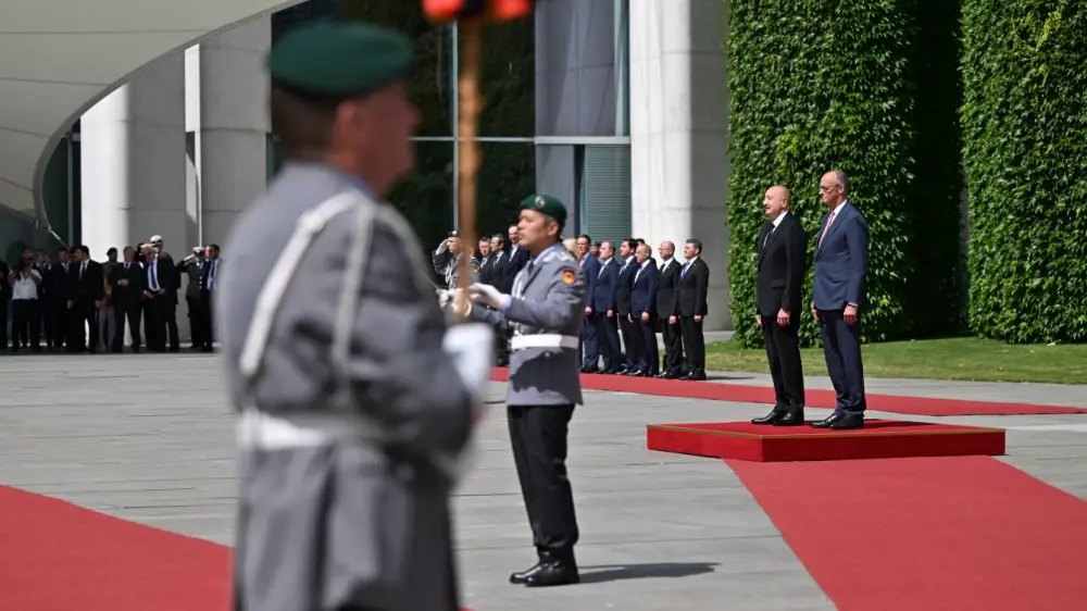 İlham Əliyevin Berlində rəsmi qarşılanma mərasimi keçirildi- FOTOLAR