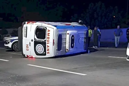 Naxçıvanda təcili yardım maşını aşdı, yaralılar var