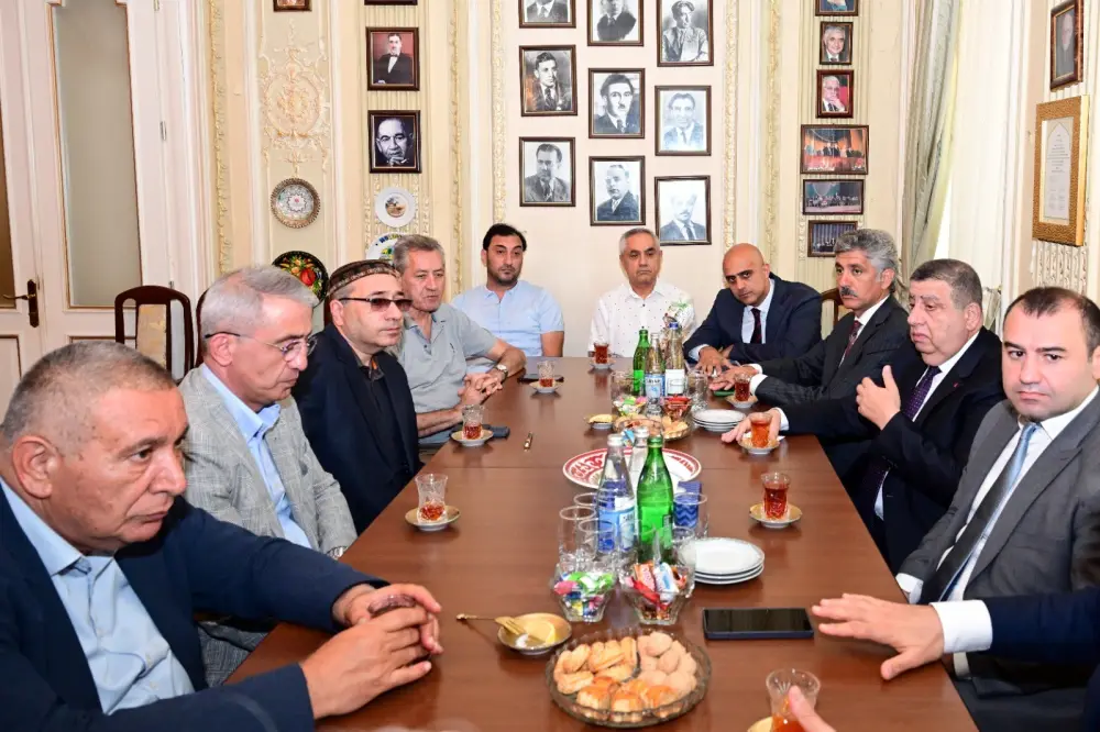 Mədəniyyət naziri Xalq yazıçısı Anarla görüşdü